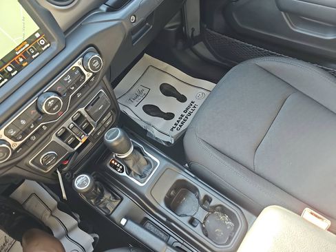 Used 2023 Jeep Gladiator Willys image 25