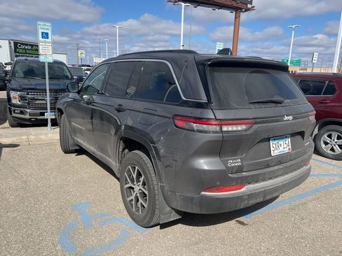 Used 2025 Jeep Grand Cherokee Limited image 4