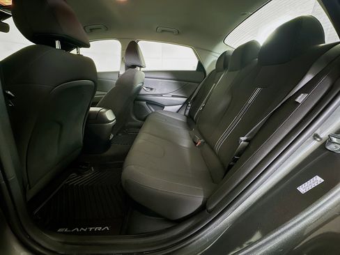 Used 2024 Hyundai Elantra Blue image 28