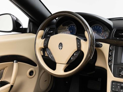 Used 2015 Maserati GranTurismo Convertible RWD image 10