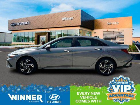 New 2025 Hyundai Elantra Limited image 3