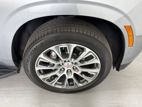 Used 2025 GMC Yukon XL Denali AWD/4WD image 14