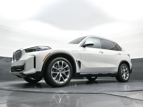 New 2026 BMW X5 xDrive50e image 25