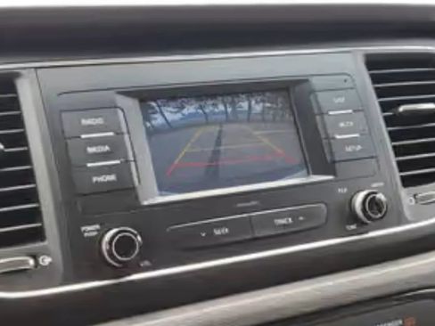 Used 2018 Kia Sedona L FWD image 10