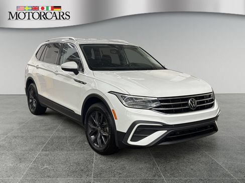 Used 2022 Volkswagen Tiguan SE AWD/4WD image 1