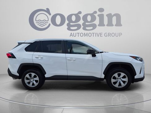 Used 2022 Toyota RAV4 LE FWD image 7