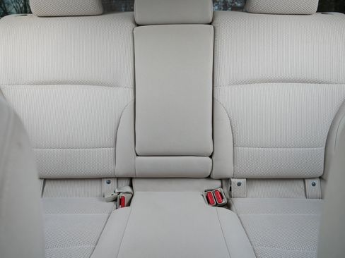 Used 2019 Subaru Outback 2.5i Premium image 13