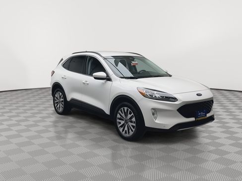 Certified 2022 Ford Escape Titanium AWD/4WD image 34