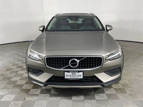 Used 2020 Volvo V60 T5 Cross Country image 18