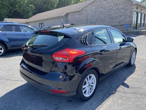 Used 2018 Ford Focus SE w/ Cold Weather Package FWD image 5