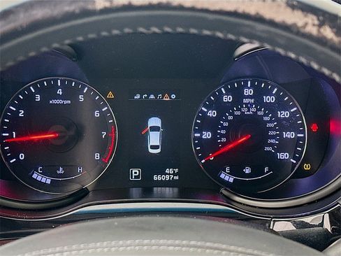 Used 2017 Kia K900 Premium image 12