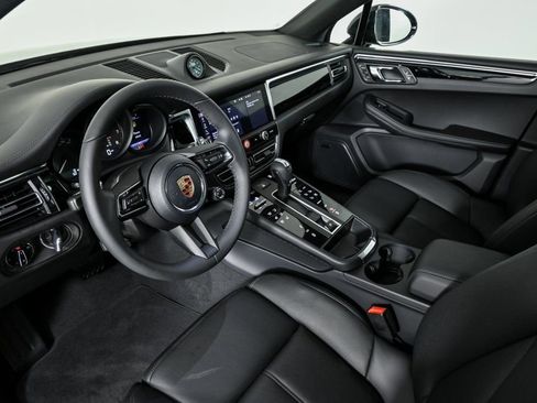 New 2026 Porsche Macan image 4