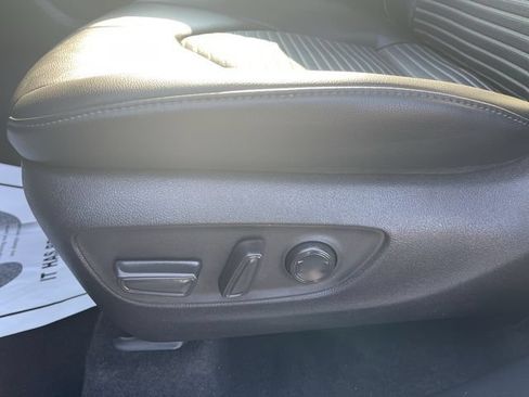 Used 2023 Toyota Highlander XSE AWD/4WD image 13