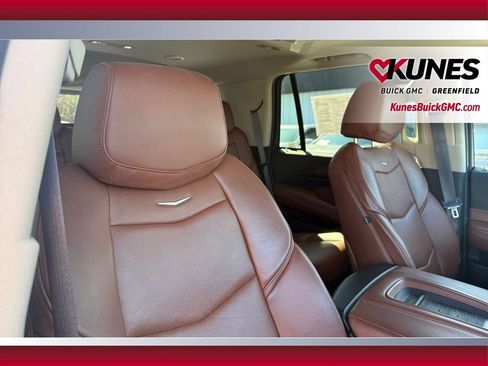 Used 2016 Cadillac Escalade Luxury AWD/4WD image 43