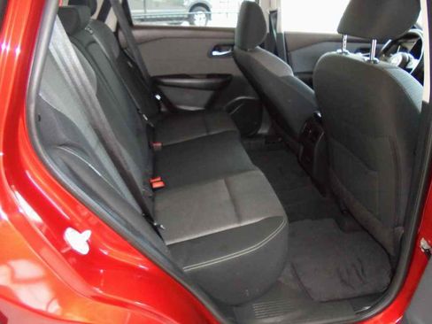 Used 2023 Nissan Rogue SV image 10