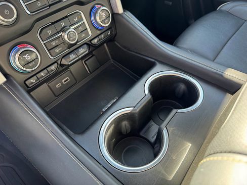 Used 2023 GMC Yukon XL SLT w/ SLT Luxury Package image 33