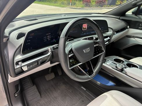 Used 2023 Cadillac Lyriq 2WD image 18