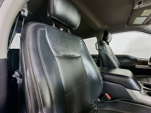 Used 2019 Ford F350 Lariat w/ Chrome Package image 30