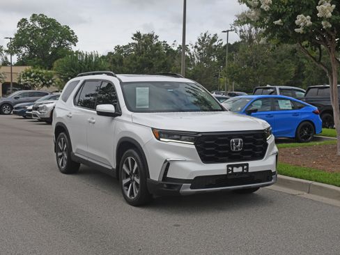 Used 2023 Honda Pilot Touring image 6