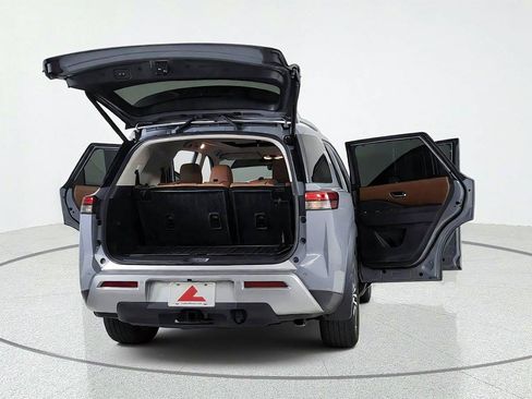 Used 2024 Nissan Pathfinder Platinum w/ Lighting Package (N93) AWD/4WD image 13