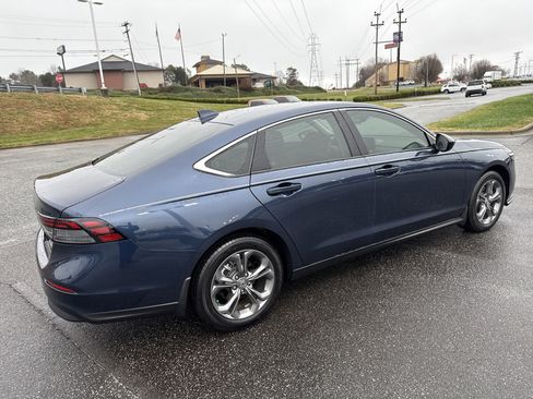 Certified 2023 Honda Accord EX image 10