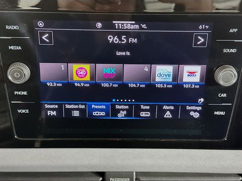 Used 2025 Volkswagen Jetta SE image 21