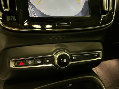Certified 2024 Volvo XC40 B5 Plus w/ Protection Package Premier AWD/4WD image 17