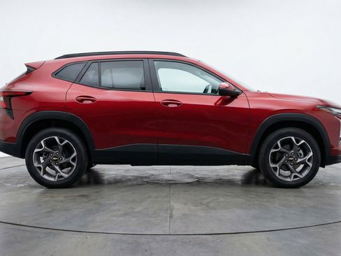 Used 2025 Chevrolet Trax LT image 11