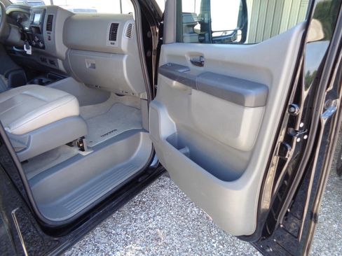 Used 2019 Nissan NV 3500 SL image 59