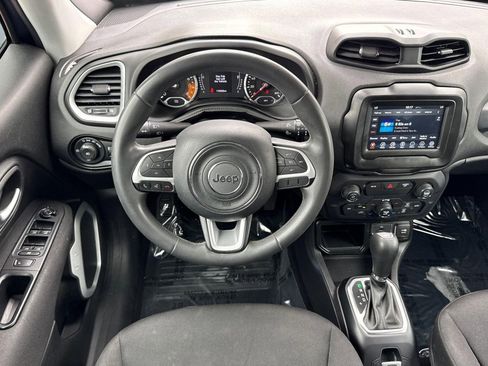 Used 2018 Jeep Renegade Latitude FWD image 27