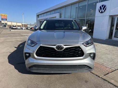 Used 2021 Toyota Highlander XLE image 2