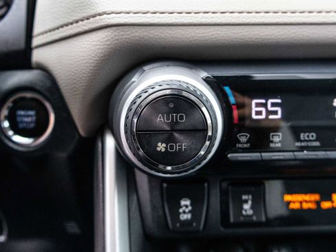 Used 2019 Toyota RAV4 XLE w/ Convenience Package FWD image 32