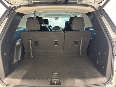 Used 2021 Chevrolet Traverse LT image 9