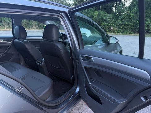 Used 2015 Volkswagen Golf S image 20