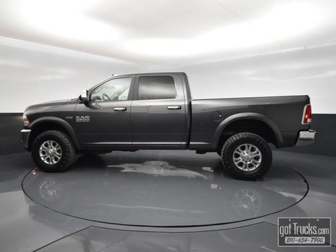 Used 2018 RAM 2500 Laramie w/ Snow Chief Group AWD/4WD image 3