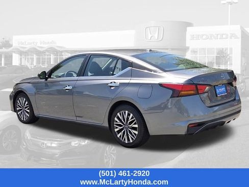 Used 2024 Nissan Altima 2.5 SV FWD image 3