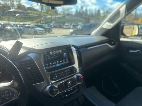 Used 2018 Chevrolet Suburban LS image 21