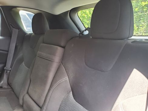 Used 2019 Jeep Cherokee Latitude w/ Popular Appearance Group FWD image 33