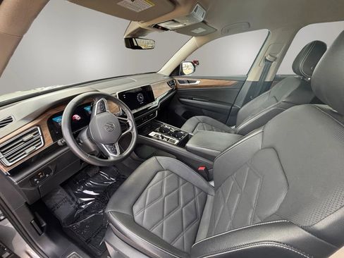 Used 2024 Volkswagen Atlas SE image 6