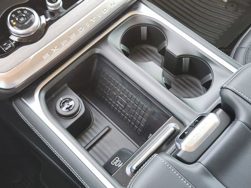 New 2025 Ford Expedition Max Platinum image 19