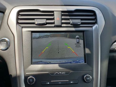 Used 2020 Ford Fusion SE FWD image 23