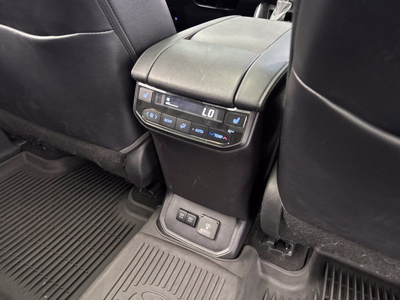 Certified 2021 Toyota Highlander Platinum AWD/4WD image 50