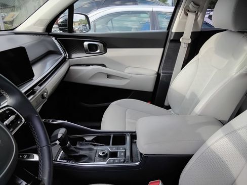 Used 2025 Kia Sorento S AWD/4WD image 8