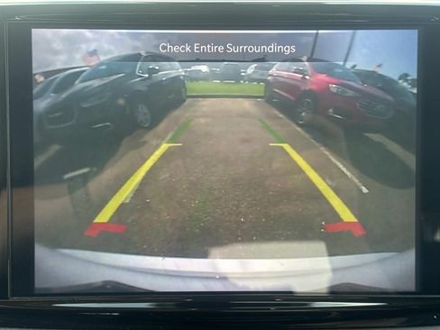 Used 2024 Chrysler Pacifica Touring-L FWD image 27