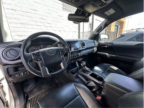 Used 2018 Toyota Tacoma TRD Sport AWD/4WD image 2