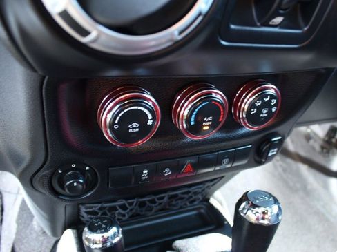 Used 2013 Jeep Wrangler Unlimited Sahara w/ Connectivity Group AWD/4WD image 34