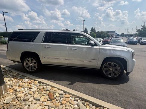 Used 2017 GMC Yukon XL Denali w/ Open Road Package AWD/4WD image 5