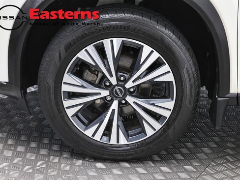 Used 2023 Nissan Rogue SV AWD/4WD image 32