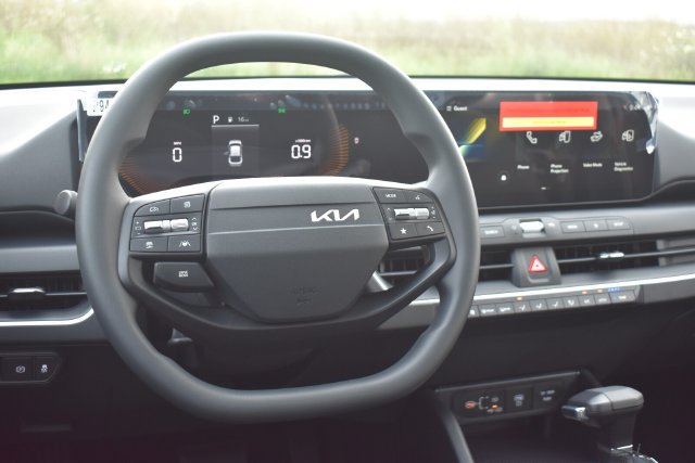 New 2026 Kia K4 FWD image 17