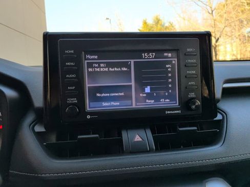 Used 2021 Toyota RAV4 LE image 19